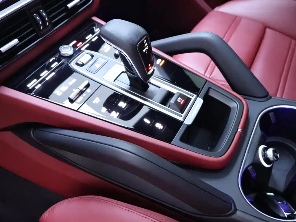 Porsche Cayenne — миниатюра 12