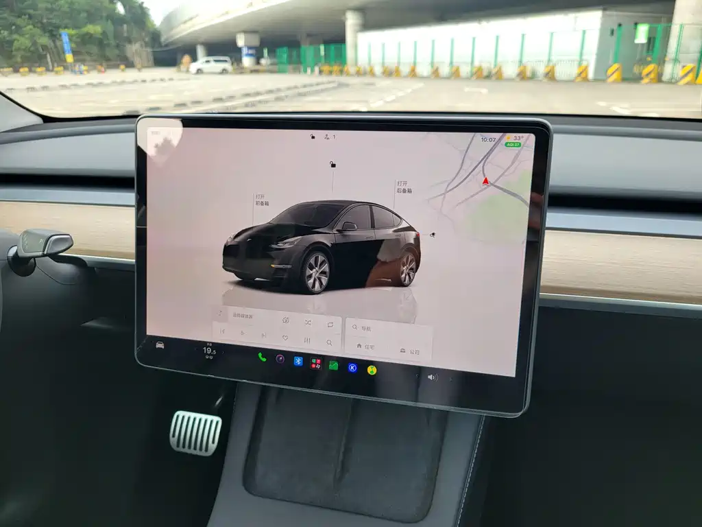 Tesla Model Y — миниатюра 17