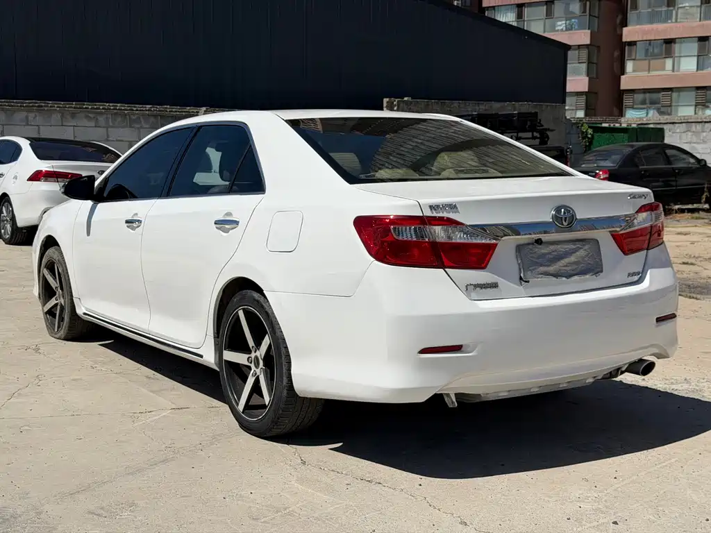 Toyota Camry — миниатюра 4