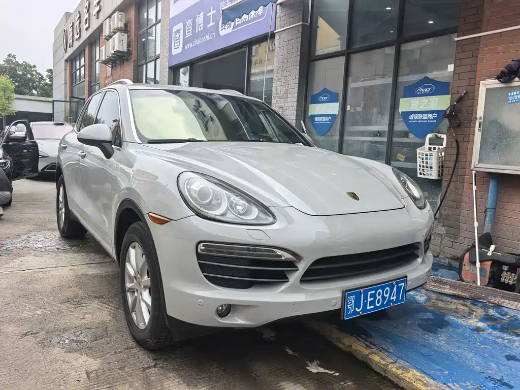 Porsche Cayenne — миниатюра 3