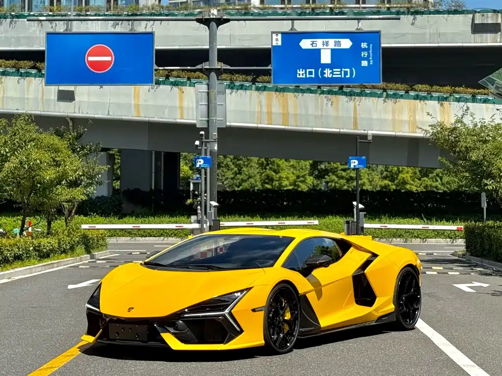 Lamborghini Revuelto — миниатюра 3