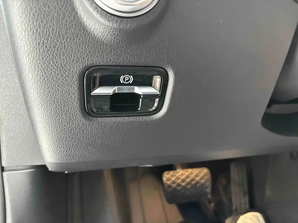 Mercedes-Benz C-Class — миниатюра 13