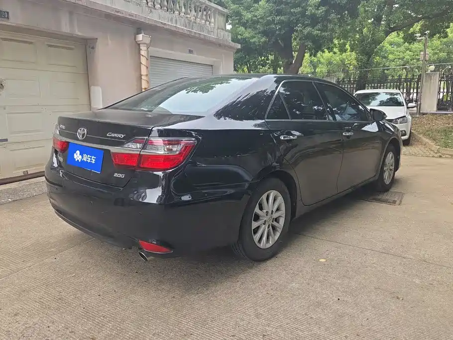 Toyota Camry — миниатюра 3