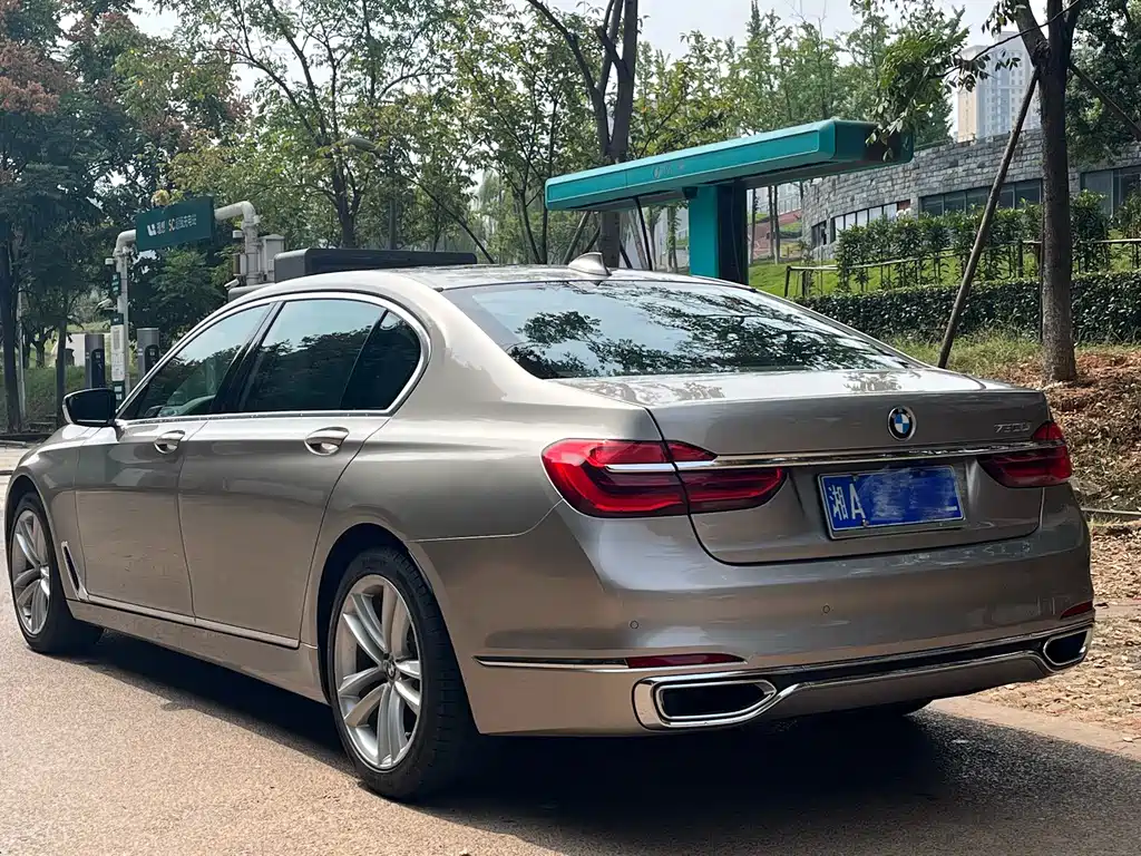 BMW 7 Series — миниатюра 5