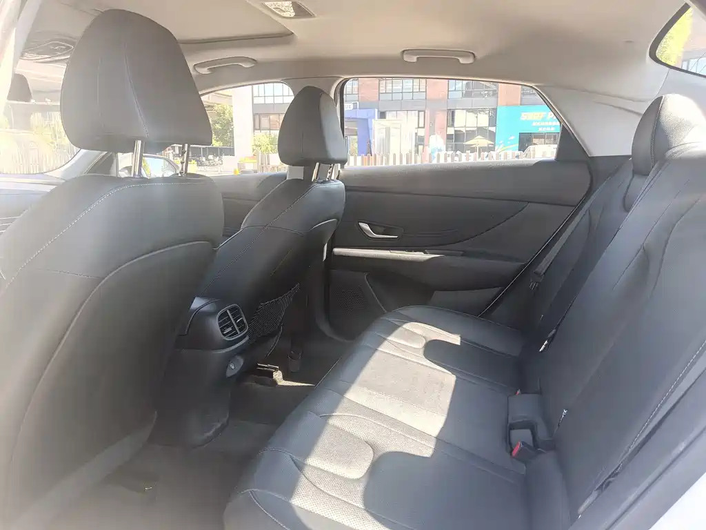 Hyundai Elantra — миниатюра 14