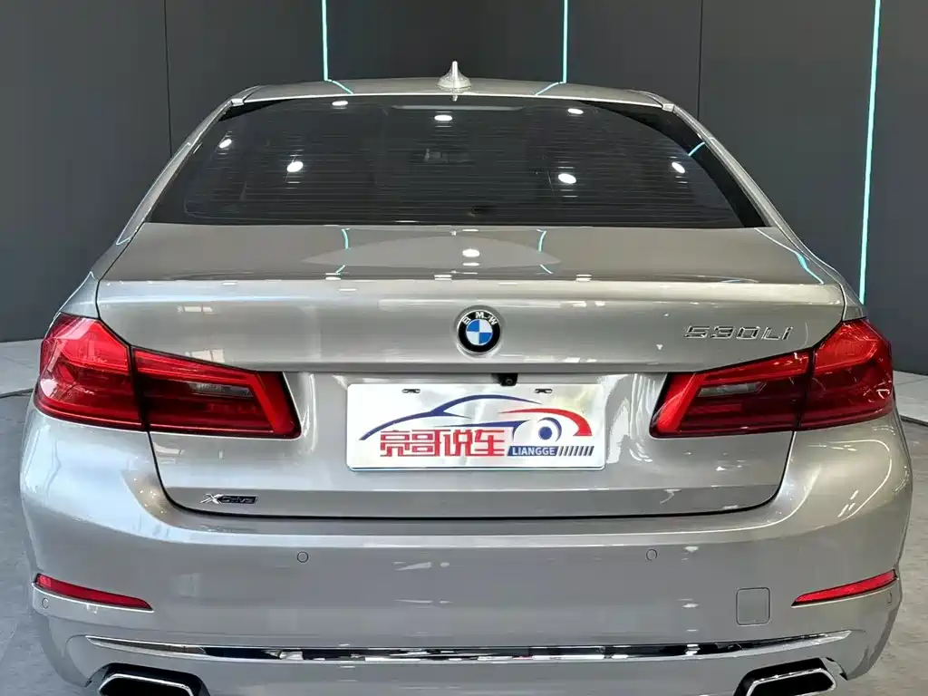BMW 5 Series — миниатюра 7