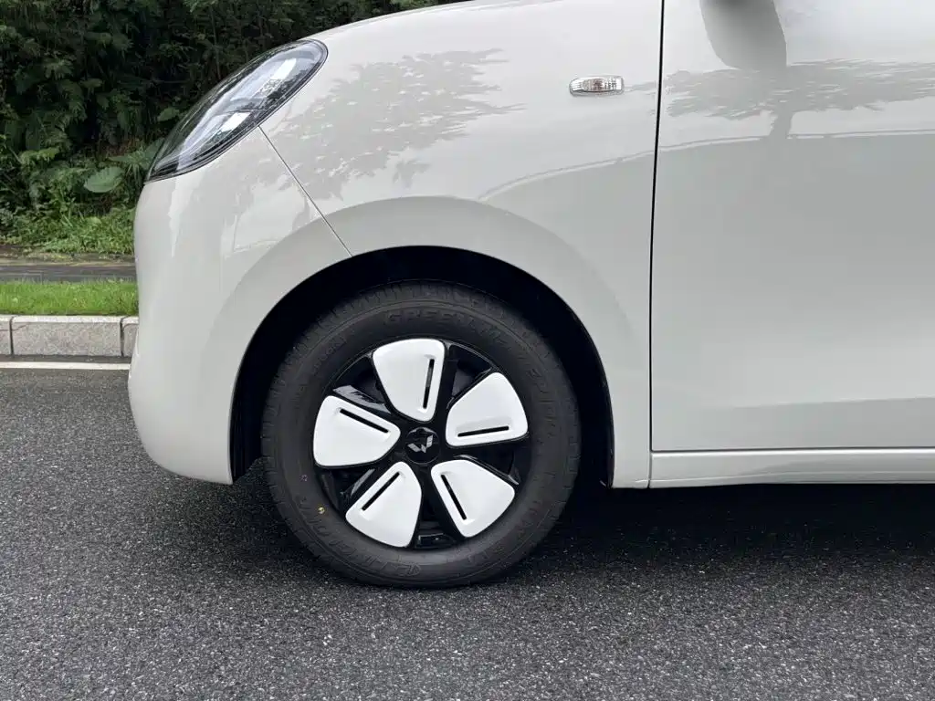 Wuling MINIEV — миниатюра 3