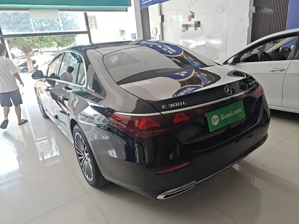 Mercedes-Benz E-Class — миниатюра 5
