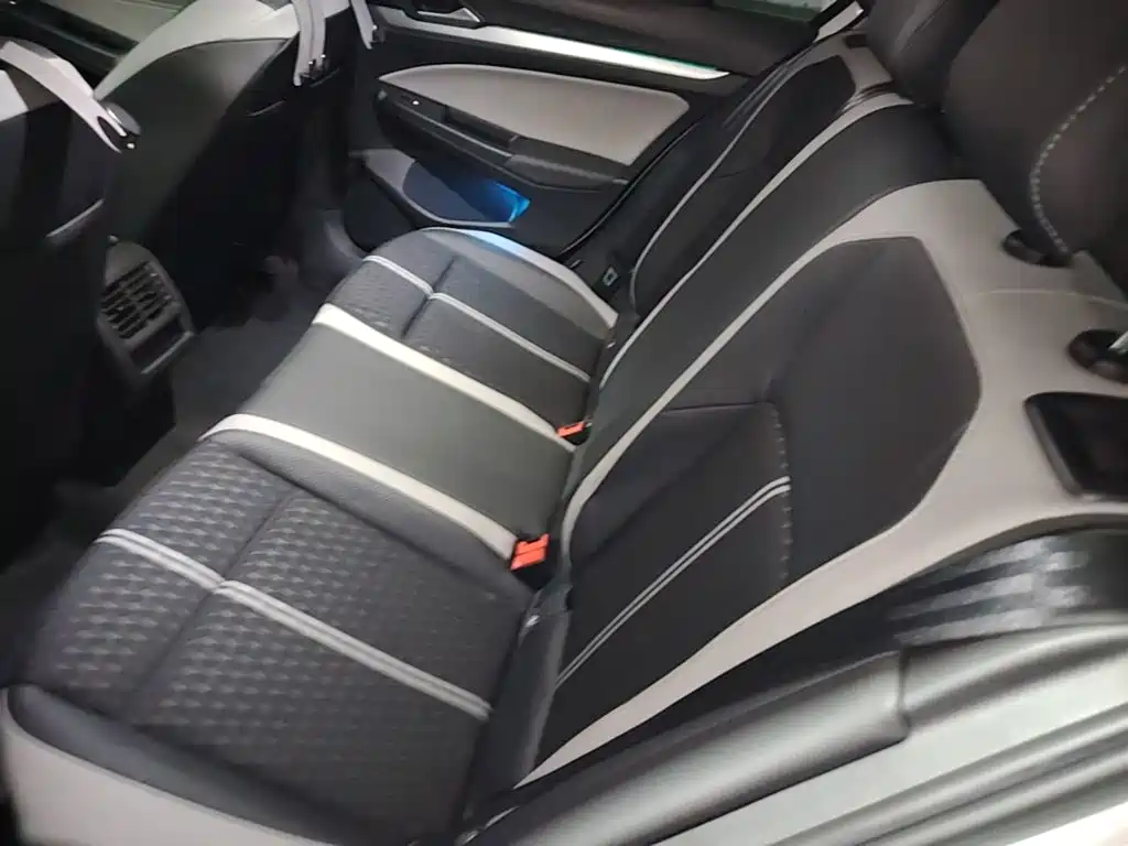 Volkswagen Golf — миниатюра 17