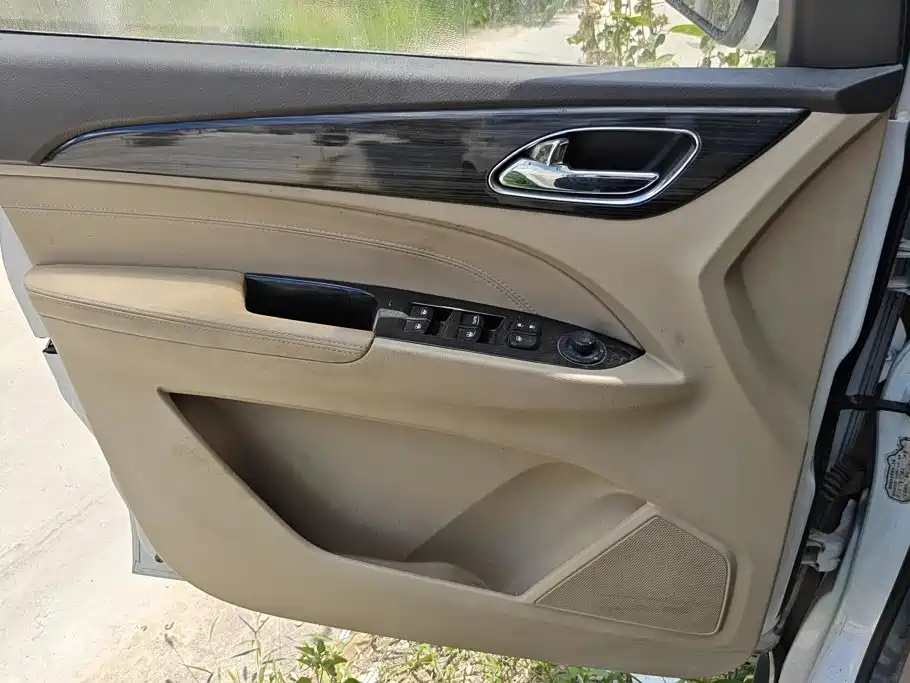 Baojun 730 2016 1.5T MT Comfort 7 мест