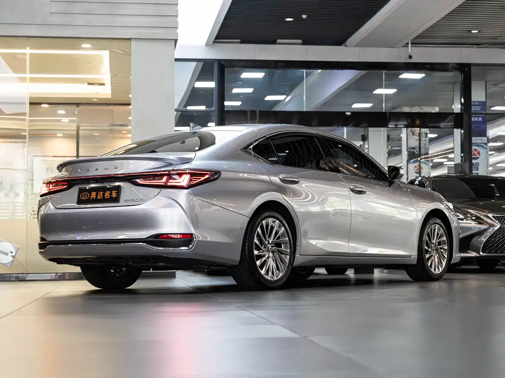 Lexus ES 2025 300h Executive