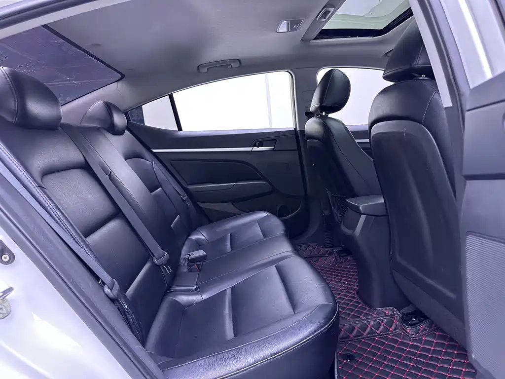 Hyundai Elantra — миниатюра 13