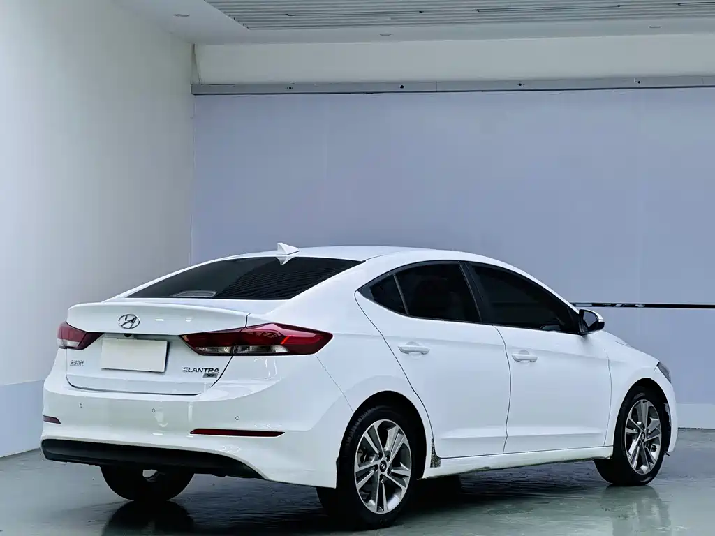 Hyundai Elantra — миниатюра 6