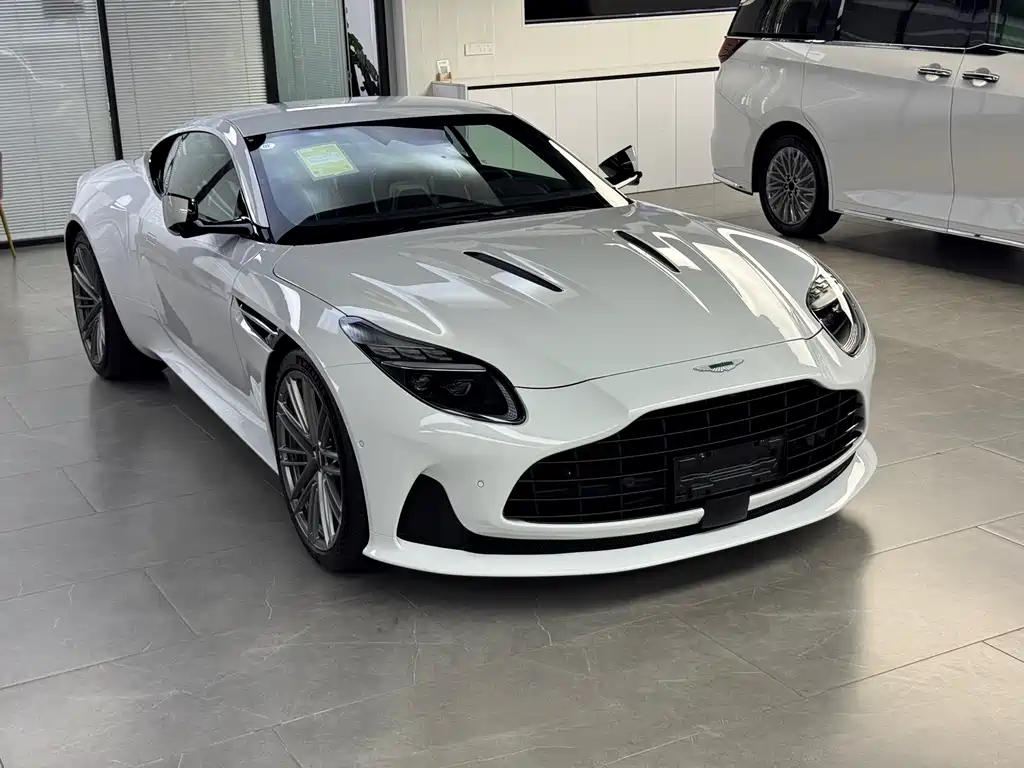 Aston Martin DB12 — миниатюра 3