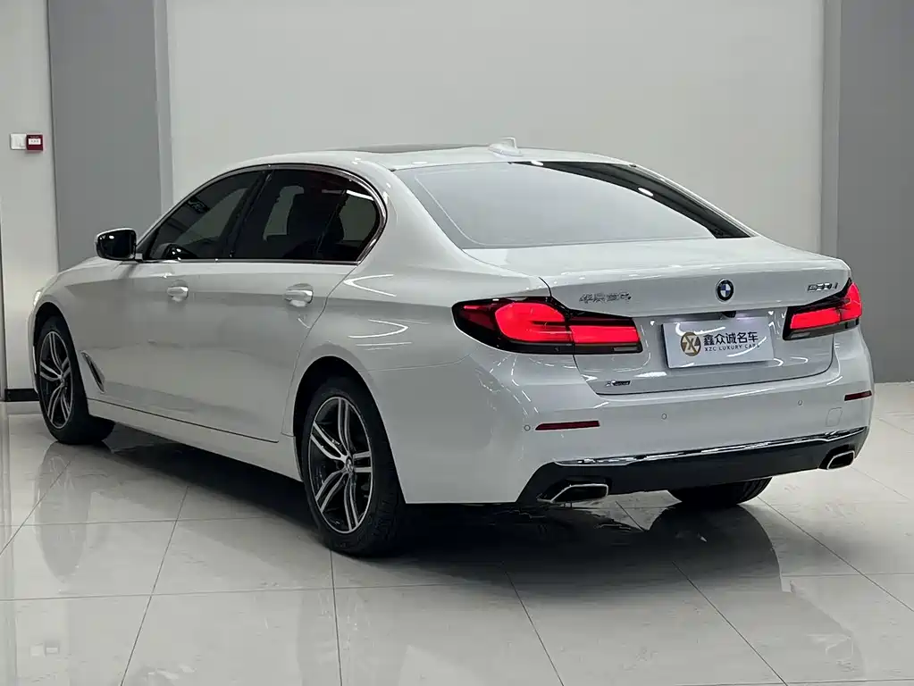 BMW 5 Series — миниатюра 17