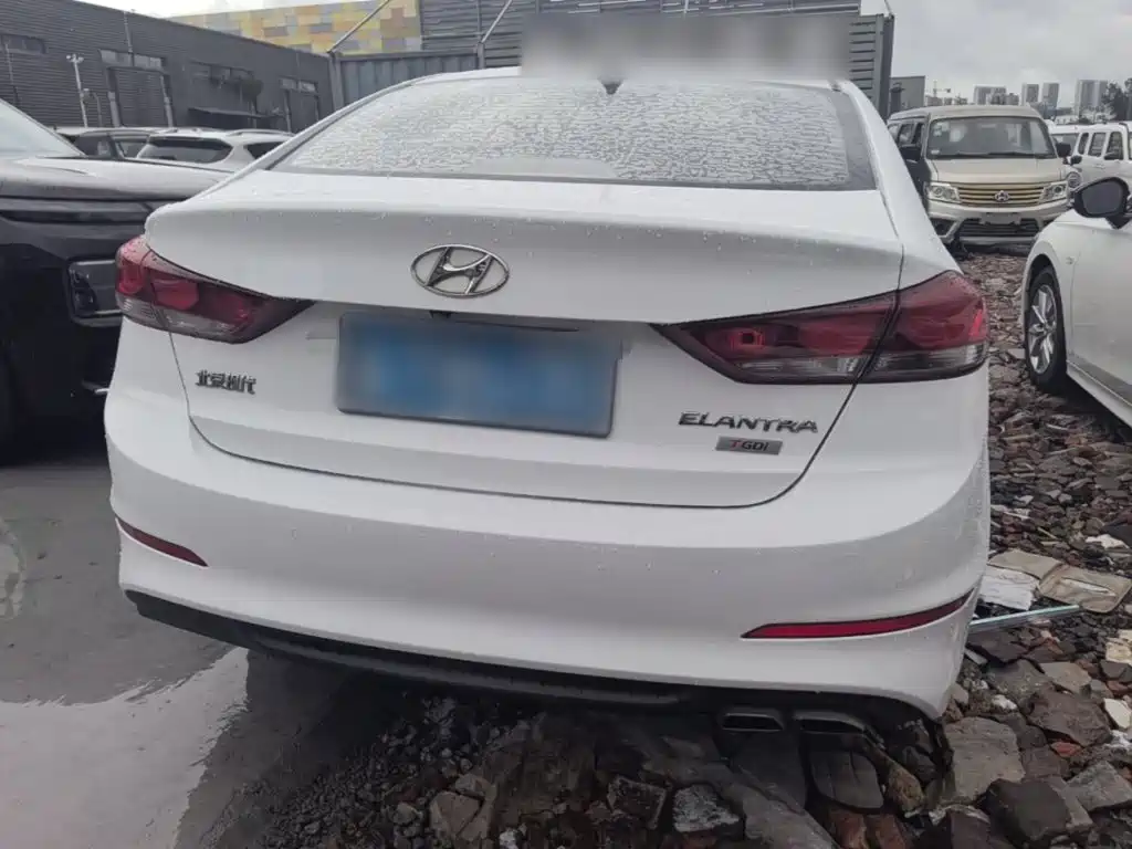 Hyundai Elantra — миниатюра 6
