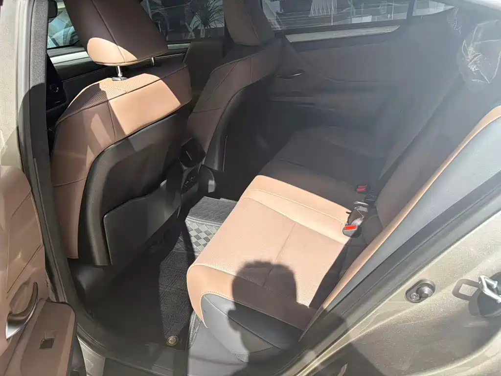 Lexus ES — миниатюра 8