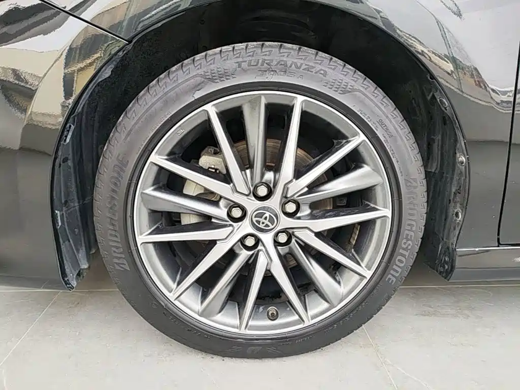 Toyota Camry — миниатюра 23