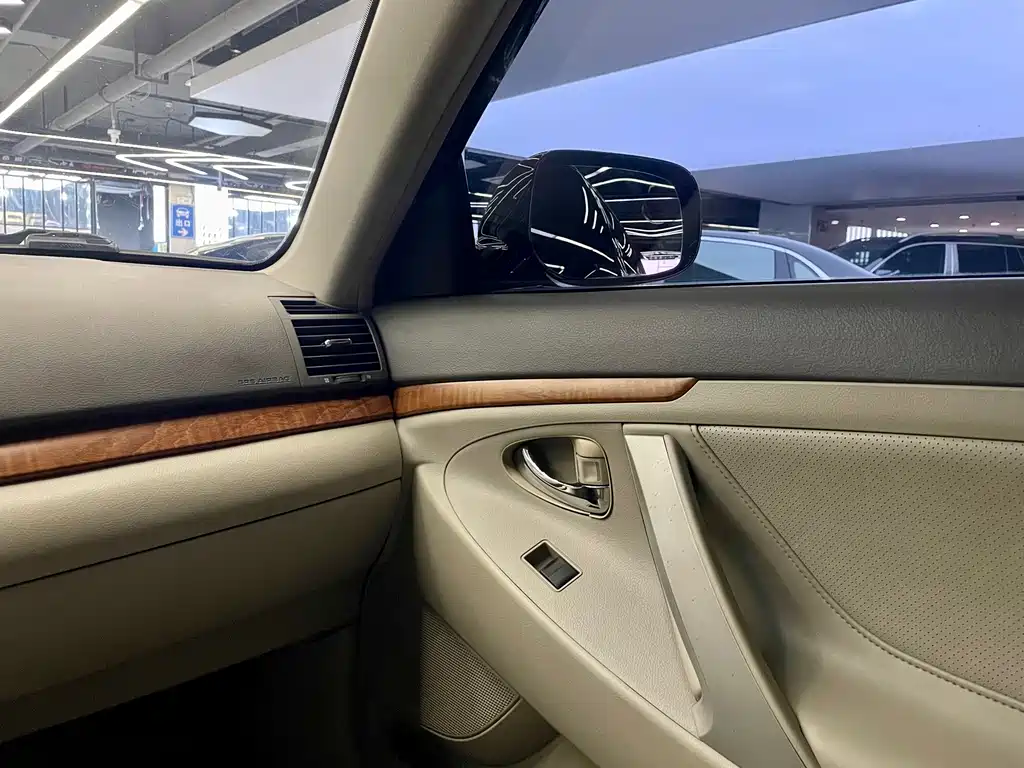 Toyota Camry — миниатюра 10
