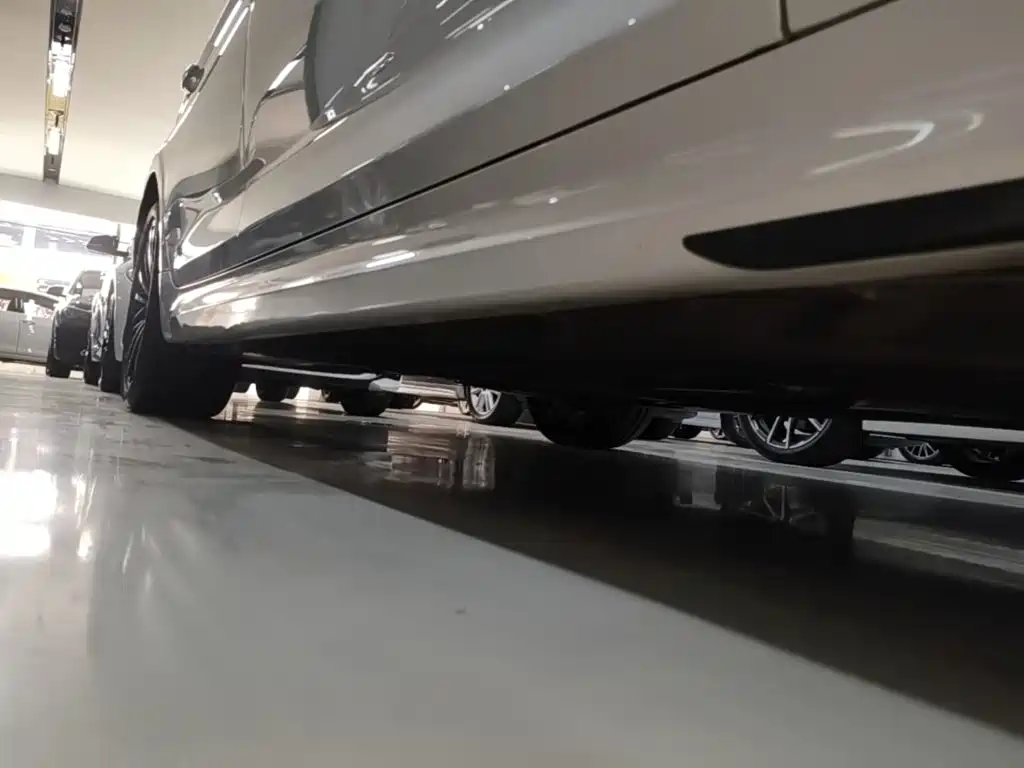 BMW 5 Series — миниатюра 21