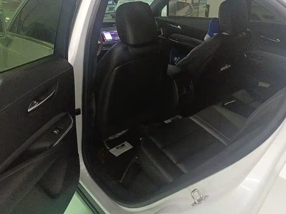 Cadillac XT4 — миниатюра 11