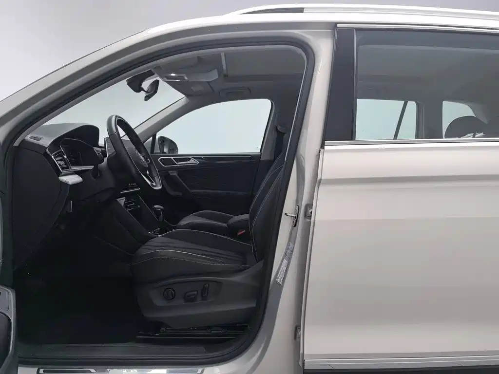 Volkswagen Tiguan L — миниатюра 10