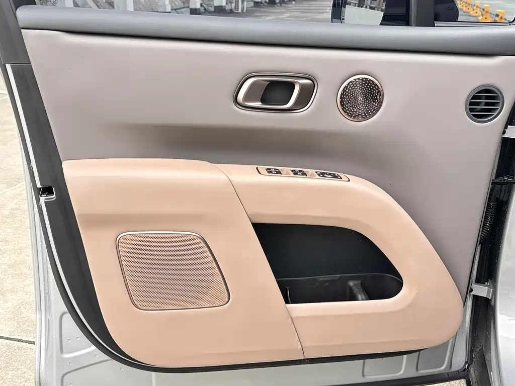 Li Auto Li i8 — миниатюра 11