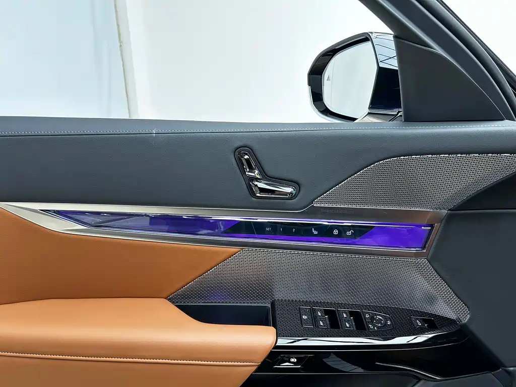 BMW 7 Series — миниатюра 6