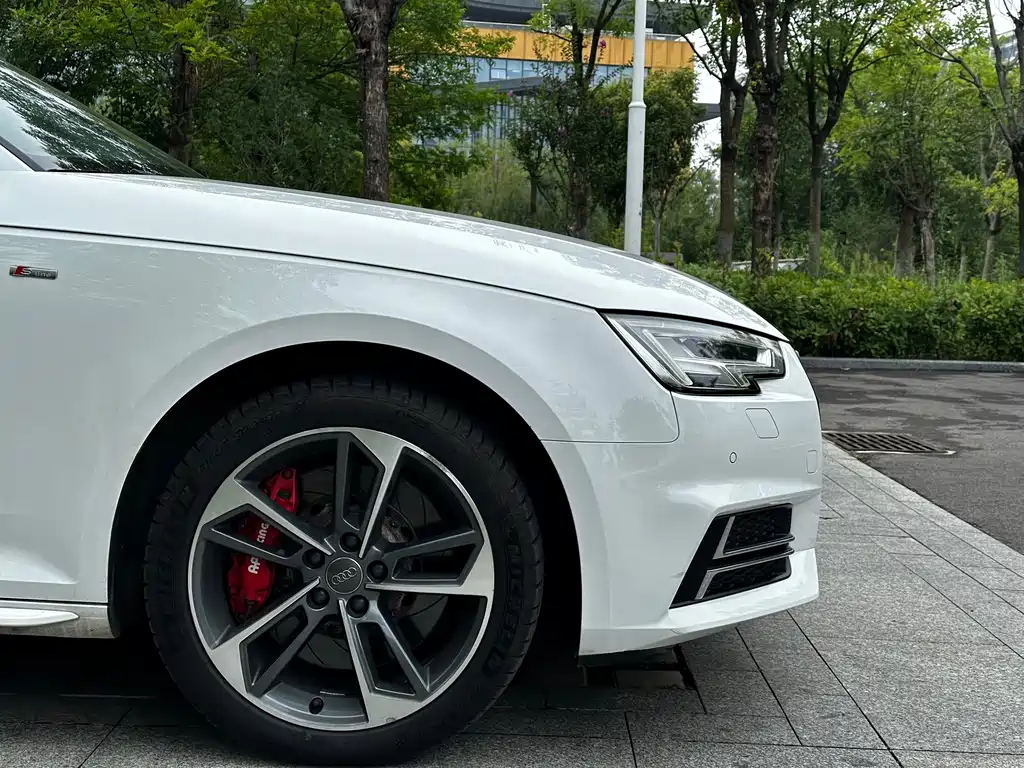 Audi A4L — миниатюра 4