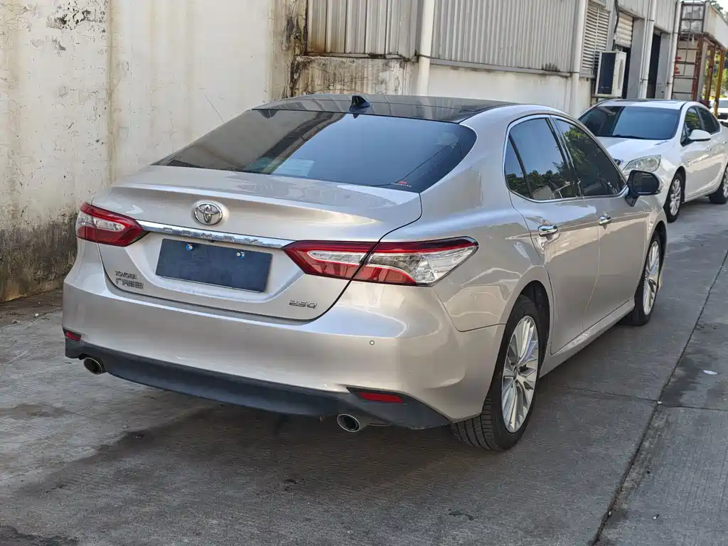 Toyota Camry — миниатюра 4