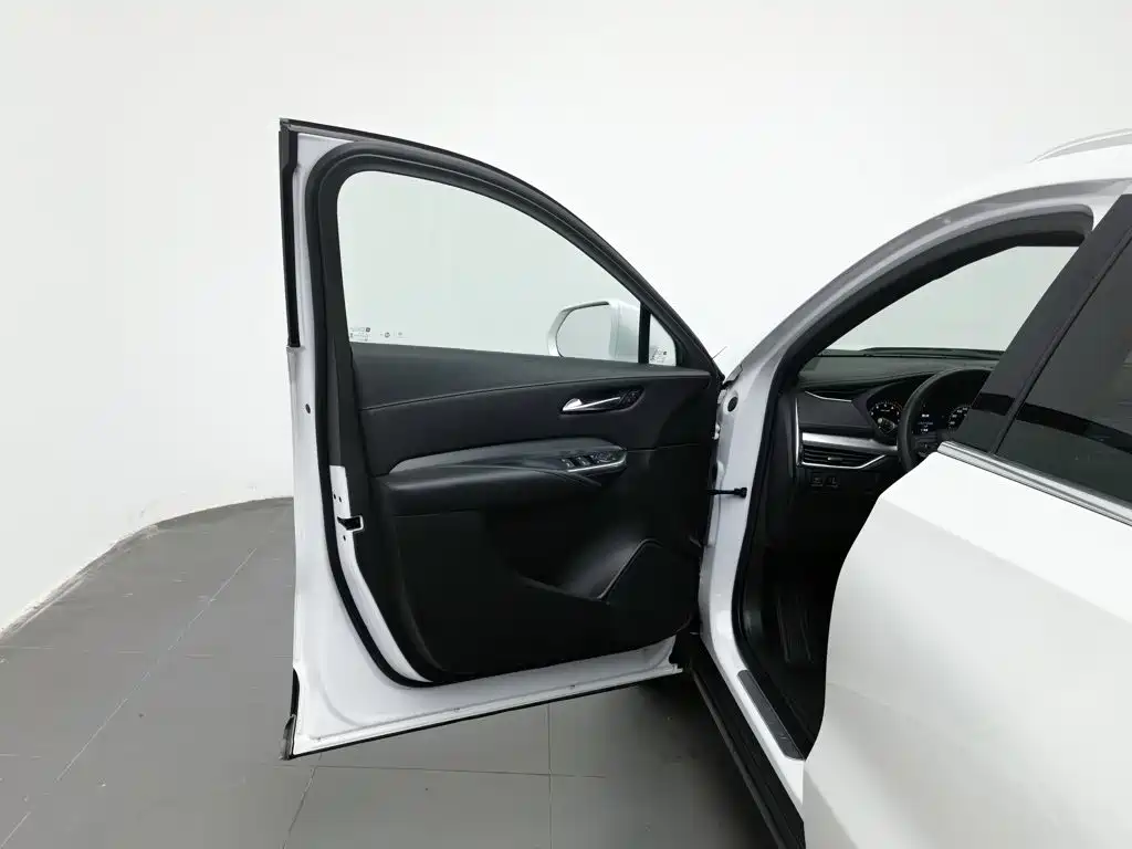 Cadillac XT4 — миниатюра 8