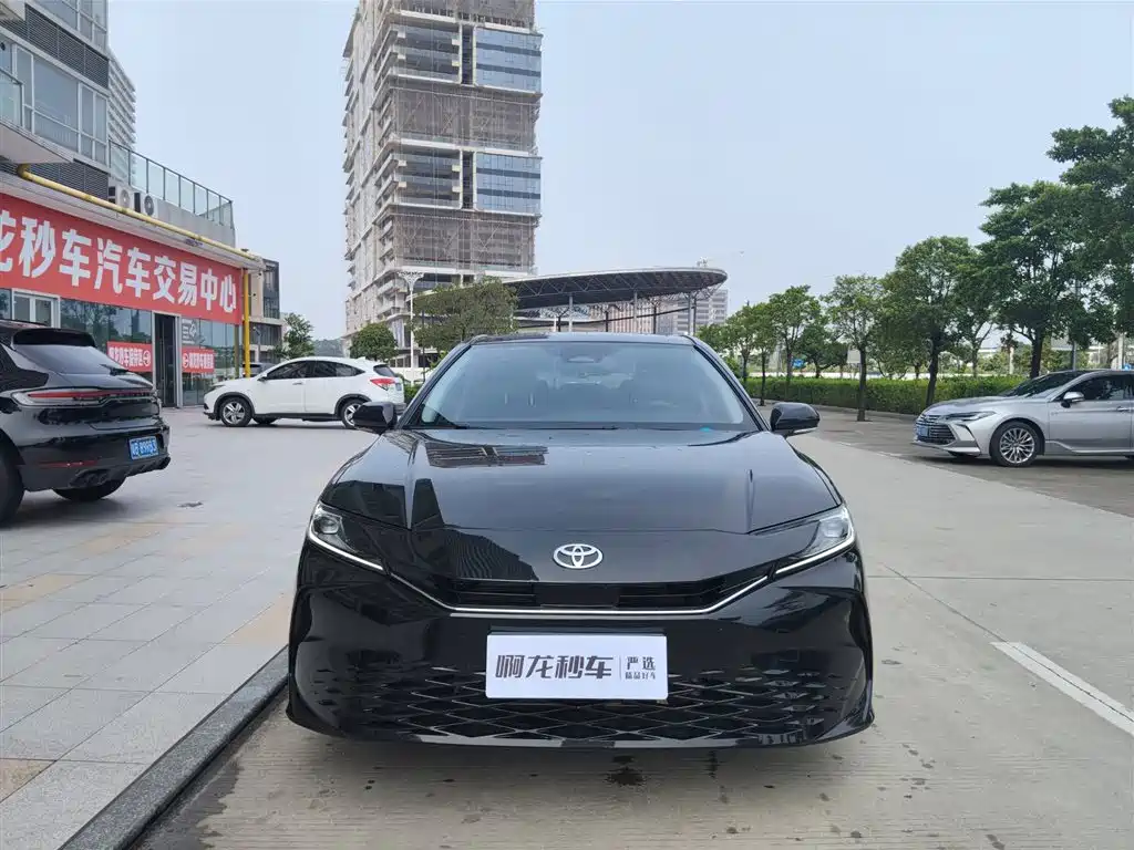 Toyota Camry — миниатюра 2