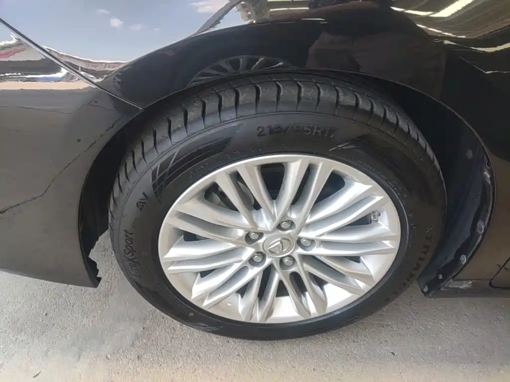 Lexus ES — миниатюра 23