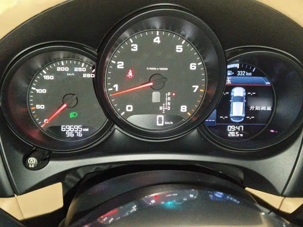 Porsche Macan — миниатюра 4