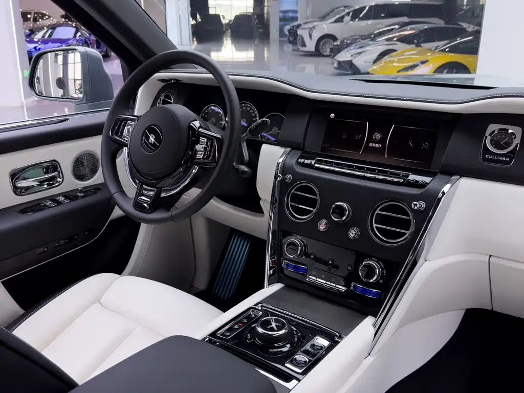 Rolls-Royce Cullinan — миниатюра 20