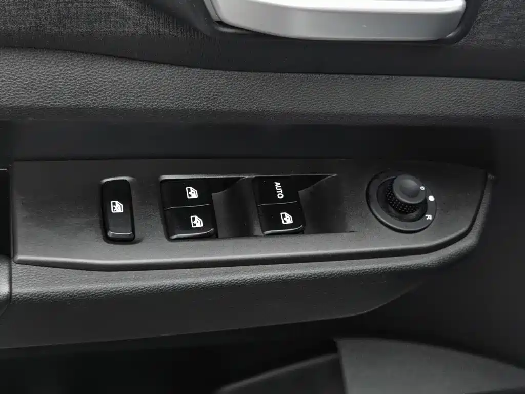 Wuling Hongguang PLUS — миниатюра 9