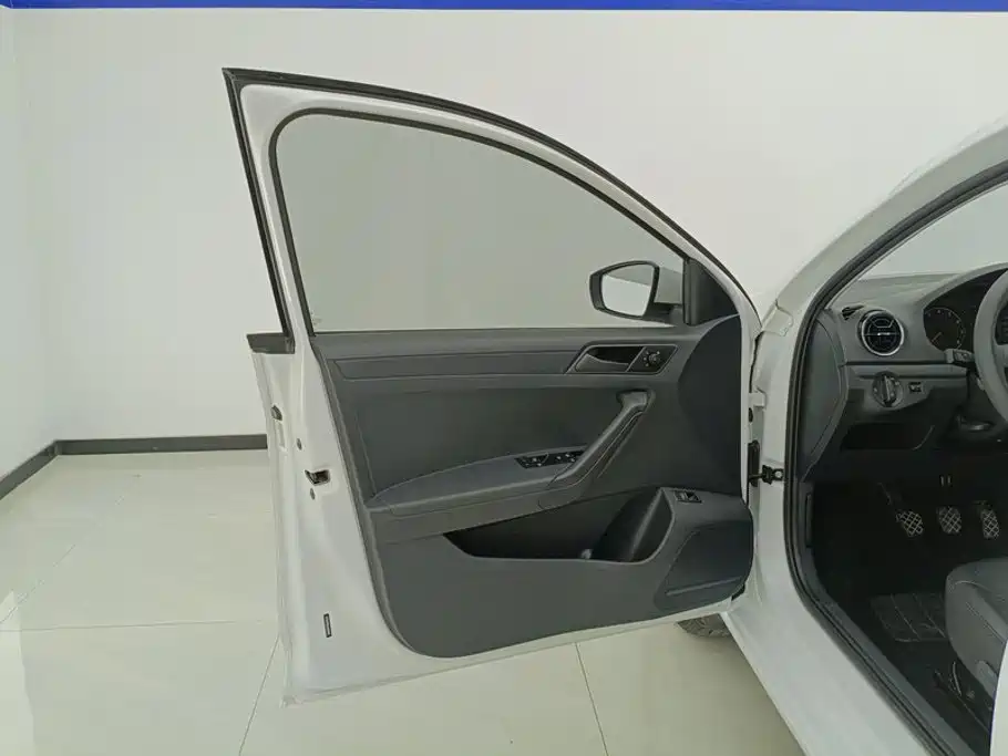 Volkswagen Jetta — миниатюра 7