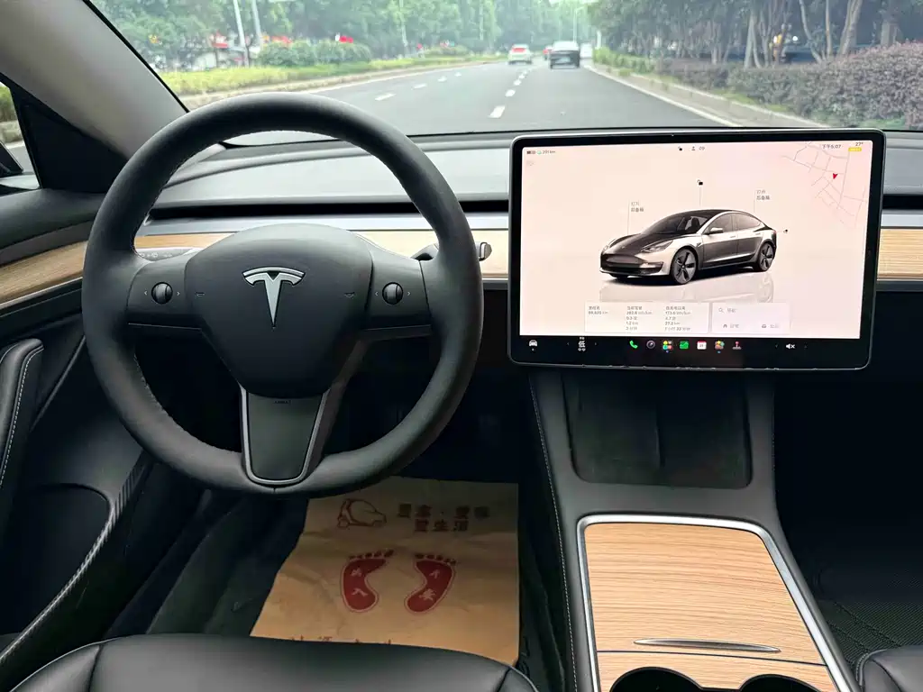 Tesla Model 3 — миниатюра 15