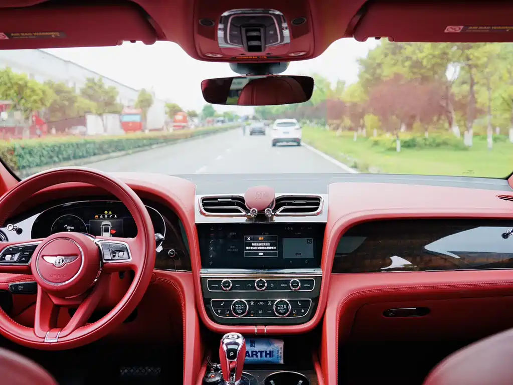 Bentley Bentayga - фото 15
