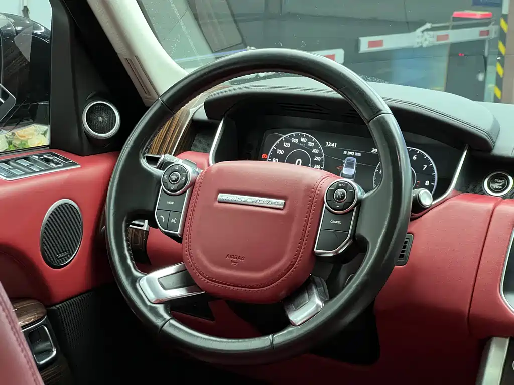 Land Rover Range Rover — миниатюра 18