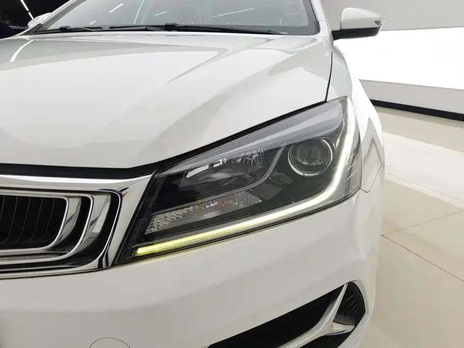 Geely Emgrand — миниатюра 5