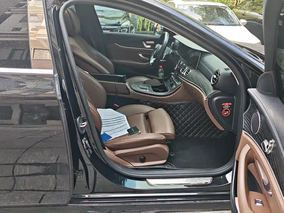 Mercedes-Benz E-Class — миниатюра 8