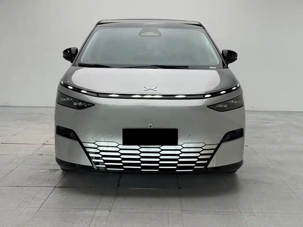 XPeng X9 — миниатюра 2