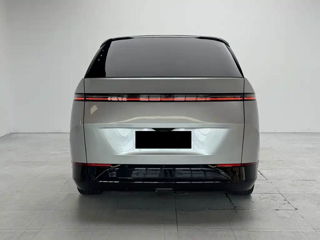 XPeng X9 — миниатюра 10