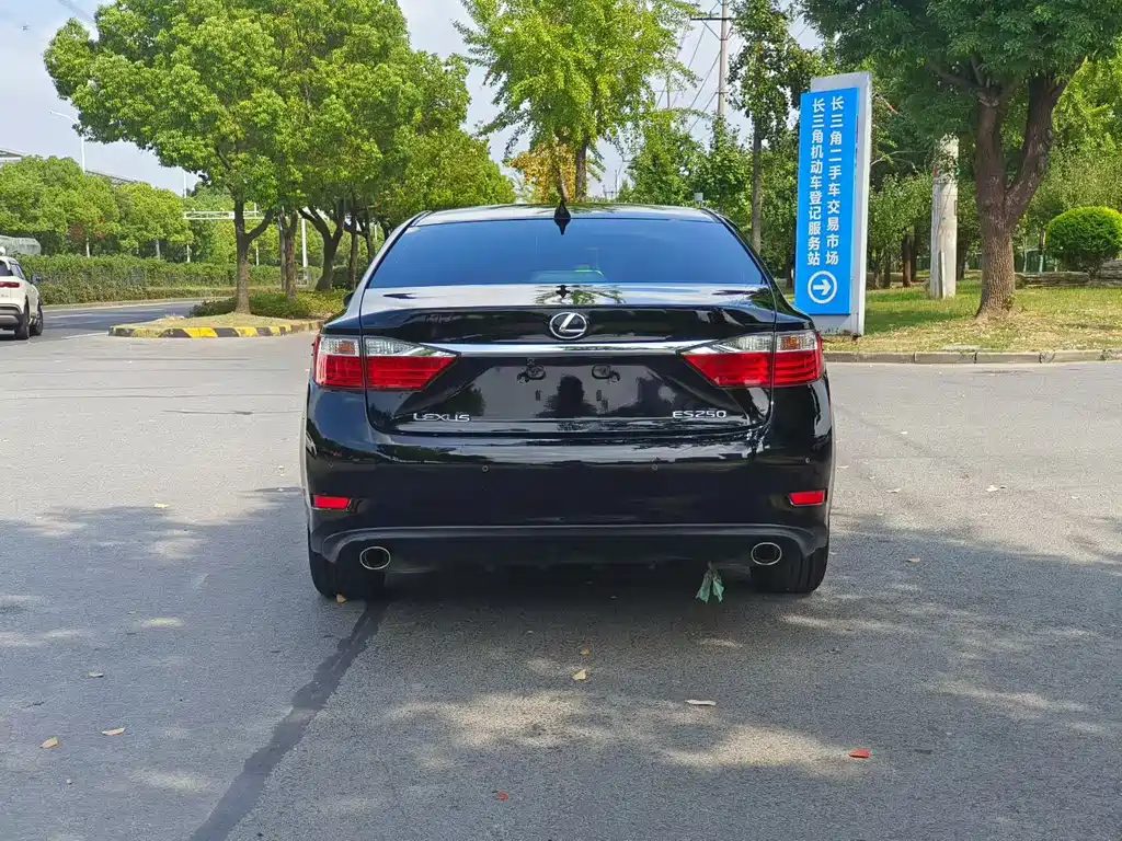 Lexus ES — миниатюра 8