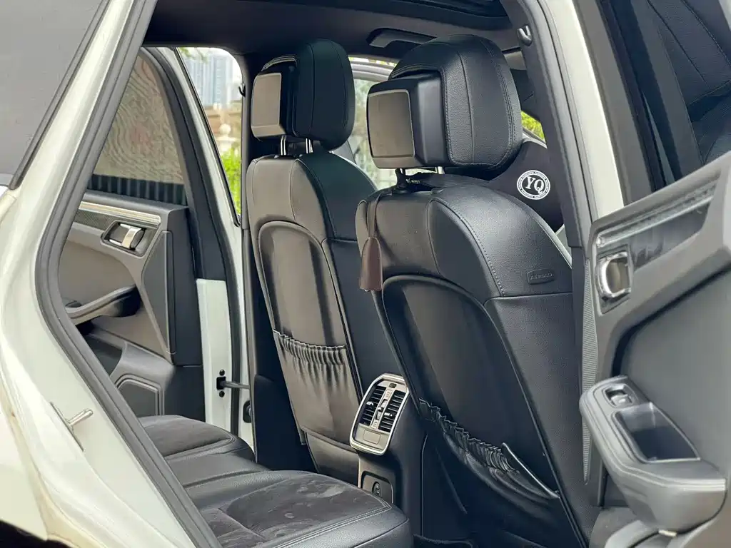 Porsche Macan — миниатюра 7