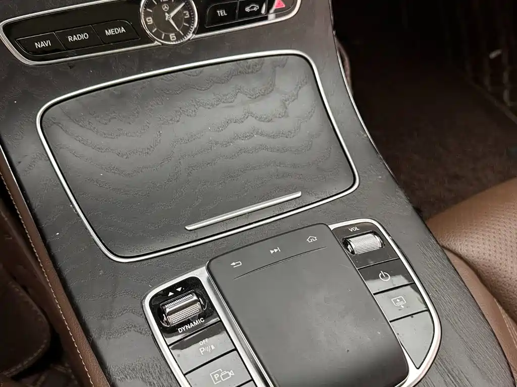 Mercedes-Benz E-Class — миниатюра 16