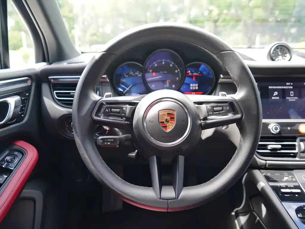 Porsche Macan — миниатюра 12