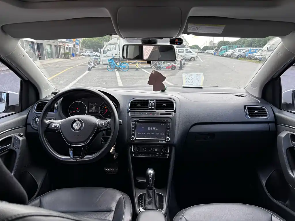 Volkswagen Polo — миниатюра 13