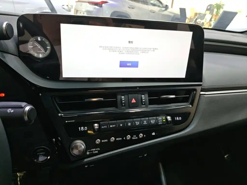 Lexus ES — миниатюра 13